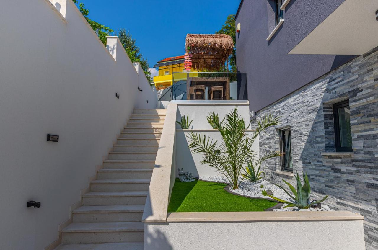 קריקווניצה Luxury Villa Lorena With Heated Pool, Jacuzzi,Sauna And Seaview מראה חיצוני תמונה