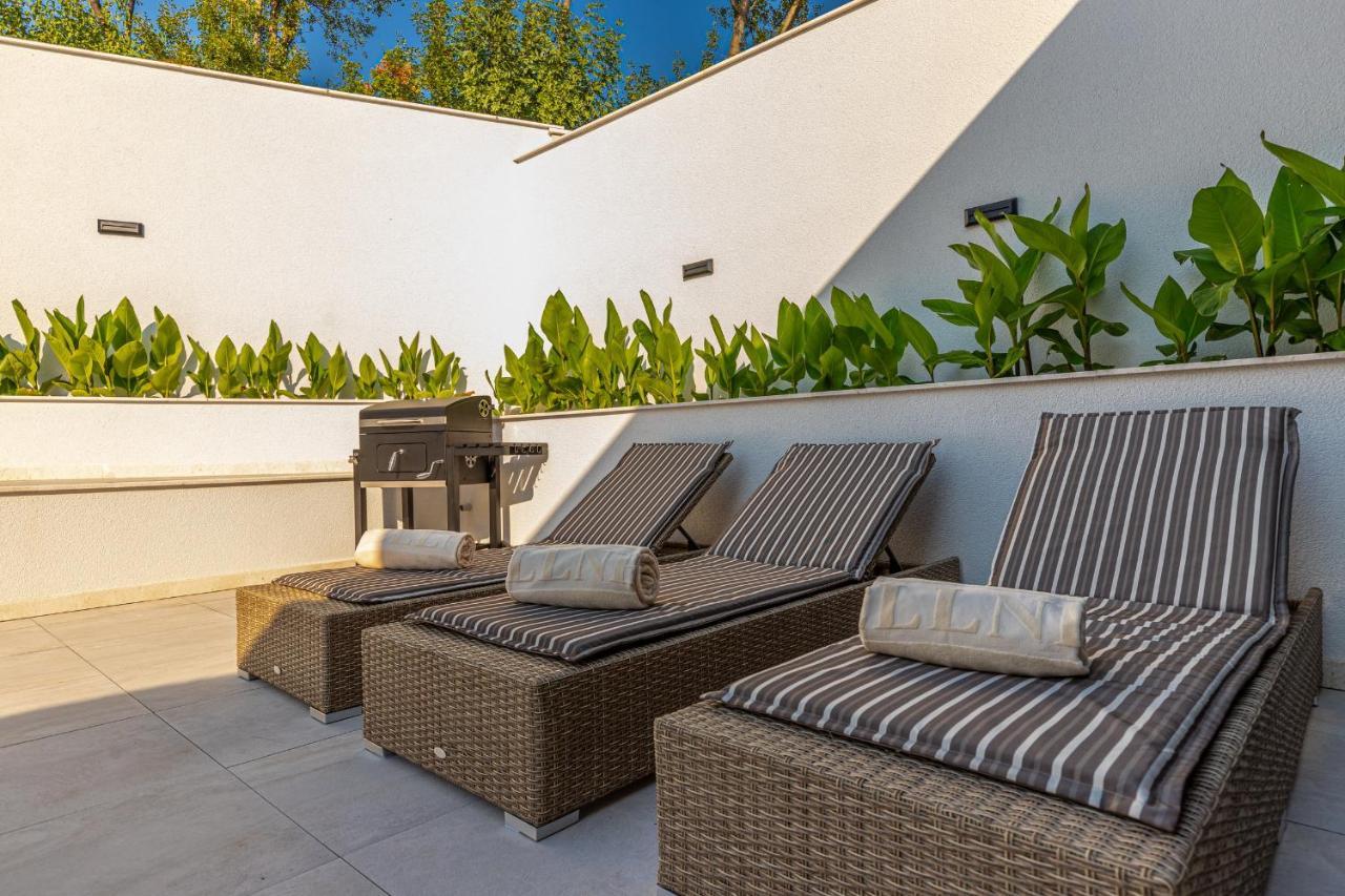 קריקווניצה Luxury Villa Lorena With Heated Pool, Jacuzzi,Sauna And Seaview מראה חיצוני תמונה